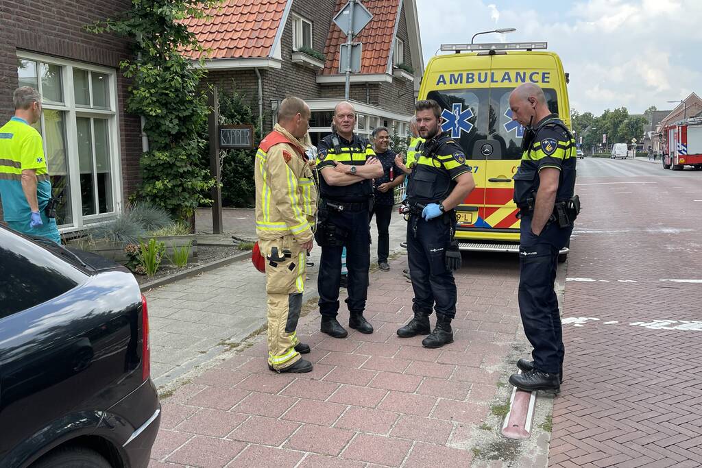 Drie voertuigen botsen op elkaar