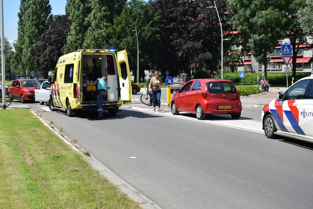 Fietser gewond bij aanrijding op rotonde