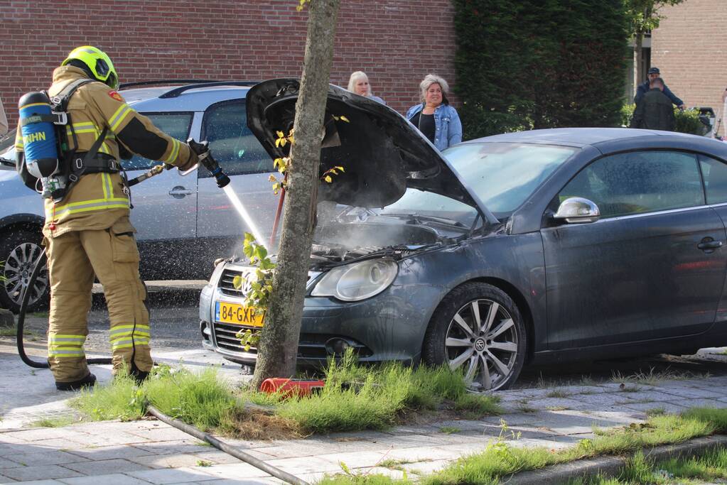 Voorkant van auto uitgebrand