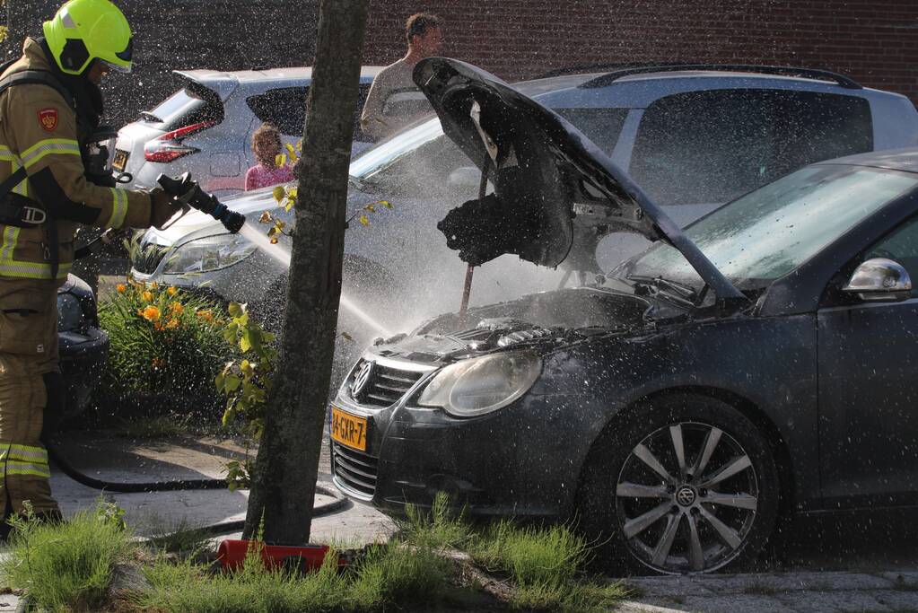 Voorkant van auto uitgebrand