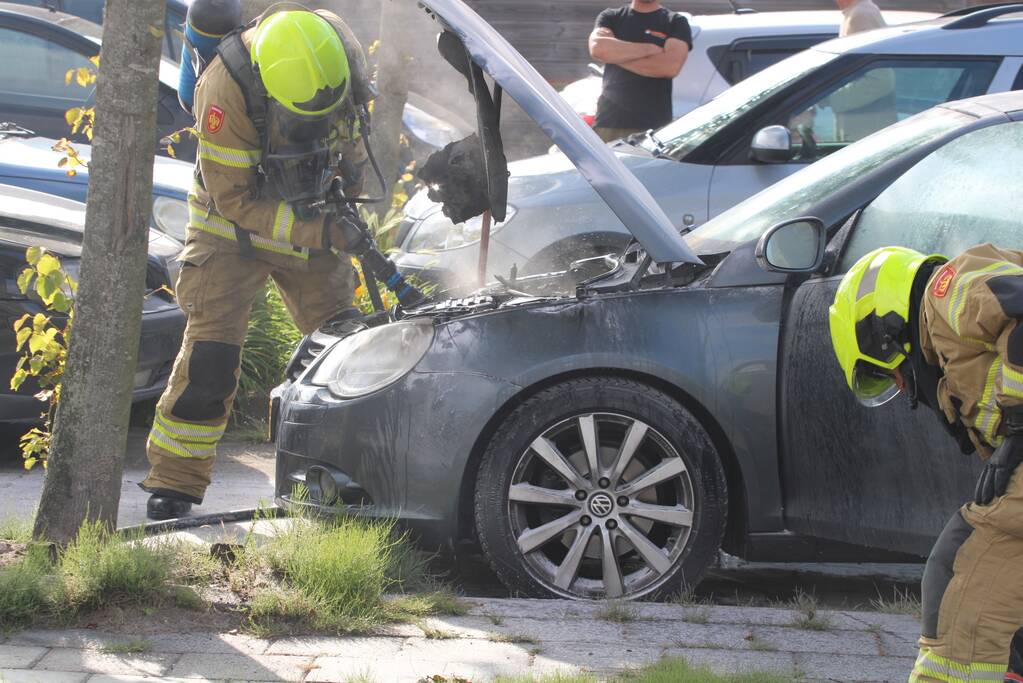 Voorkant van auto uitgebrand