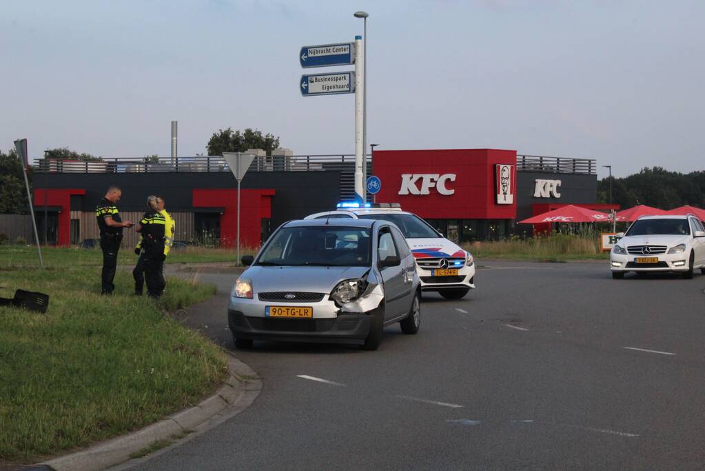 Schade bij ongeval op rotonde