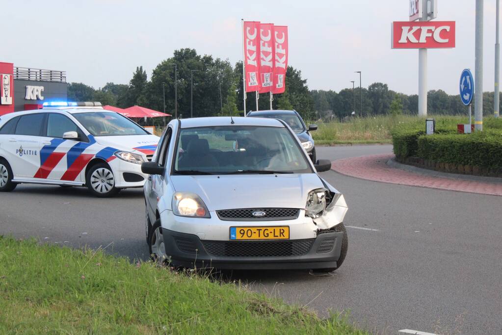 Schade bij ongeval op rotonde