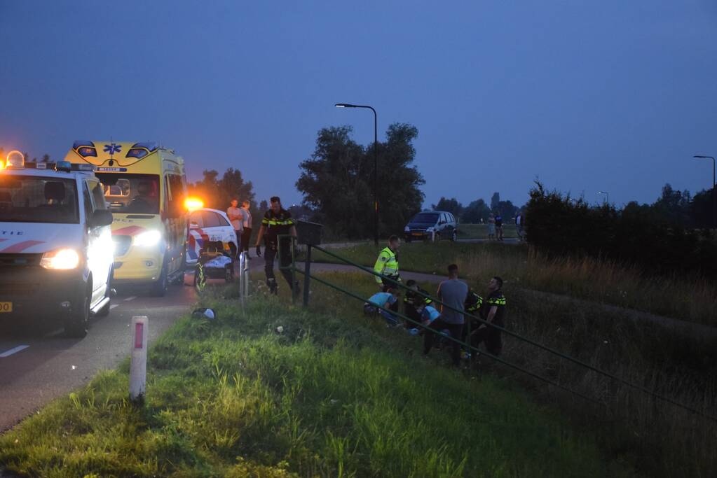 Motorrijder flink gewond na hobbel in asfalt