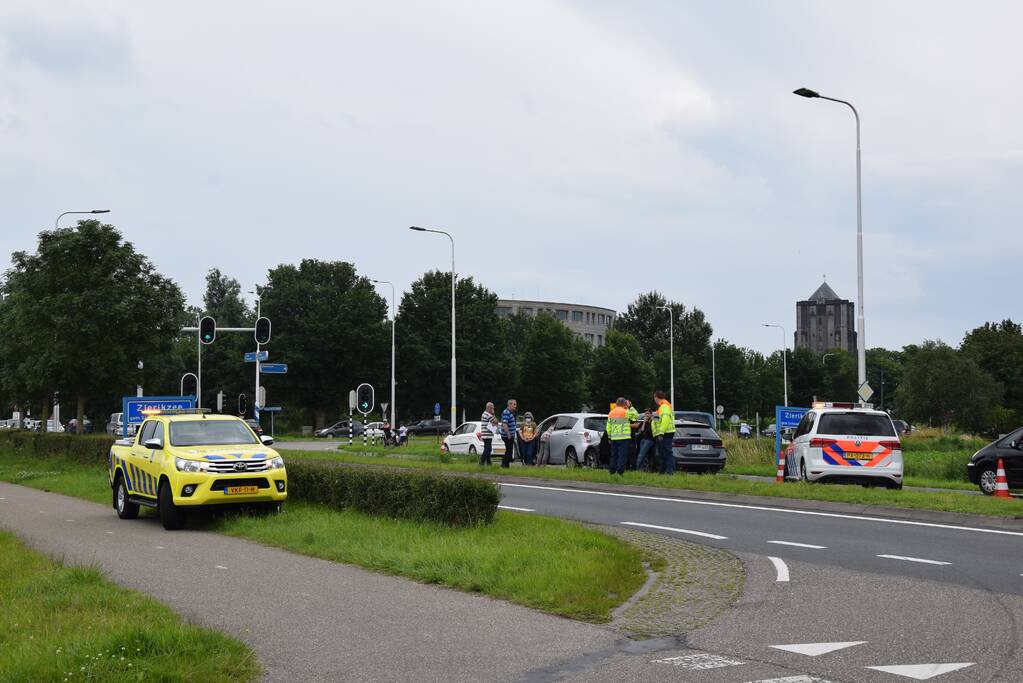 Rijstrook afgesloten na kop-staart botsing