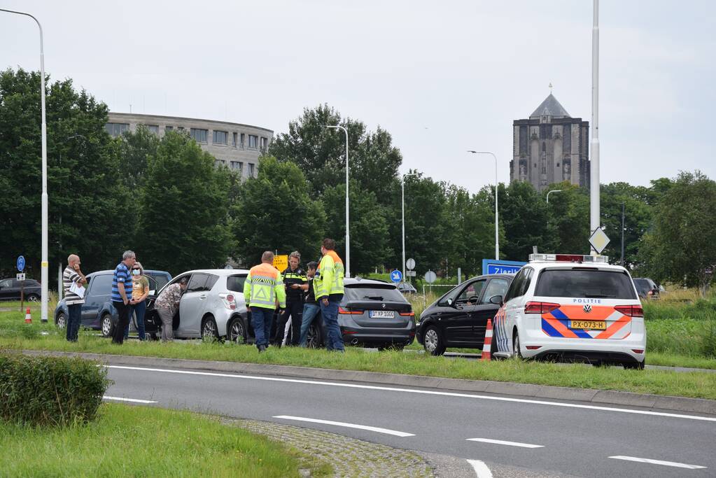 Rijstrook afgesloten na kop-staart botsing
