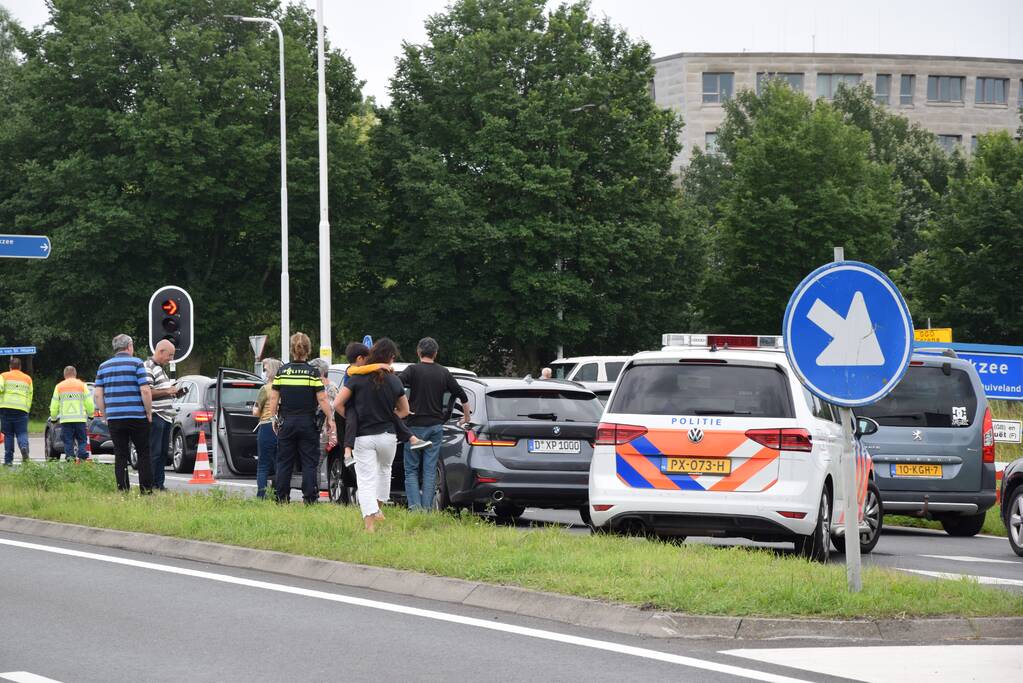 Rijstrook afgesloten na kop-staart botsing