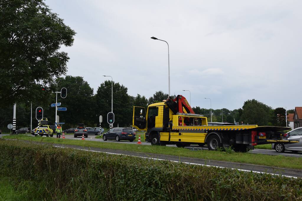 Rijstrook afgesloten na kop-staart botsing