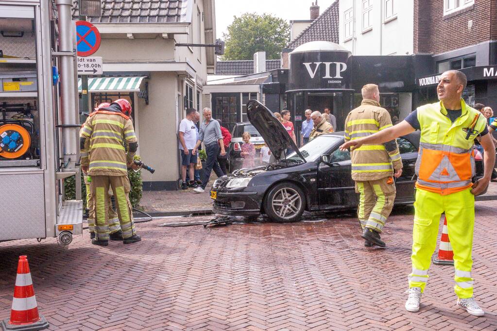 Motorcompartiment auto vat vlam