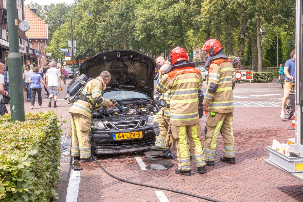 Motorcompartiment auto vat vlam