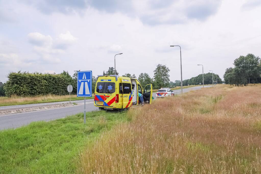 Lesmotorrijder gaat hard onderuit