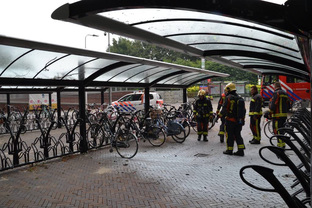 Fiets in brand in fietsenstalling