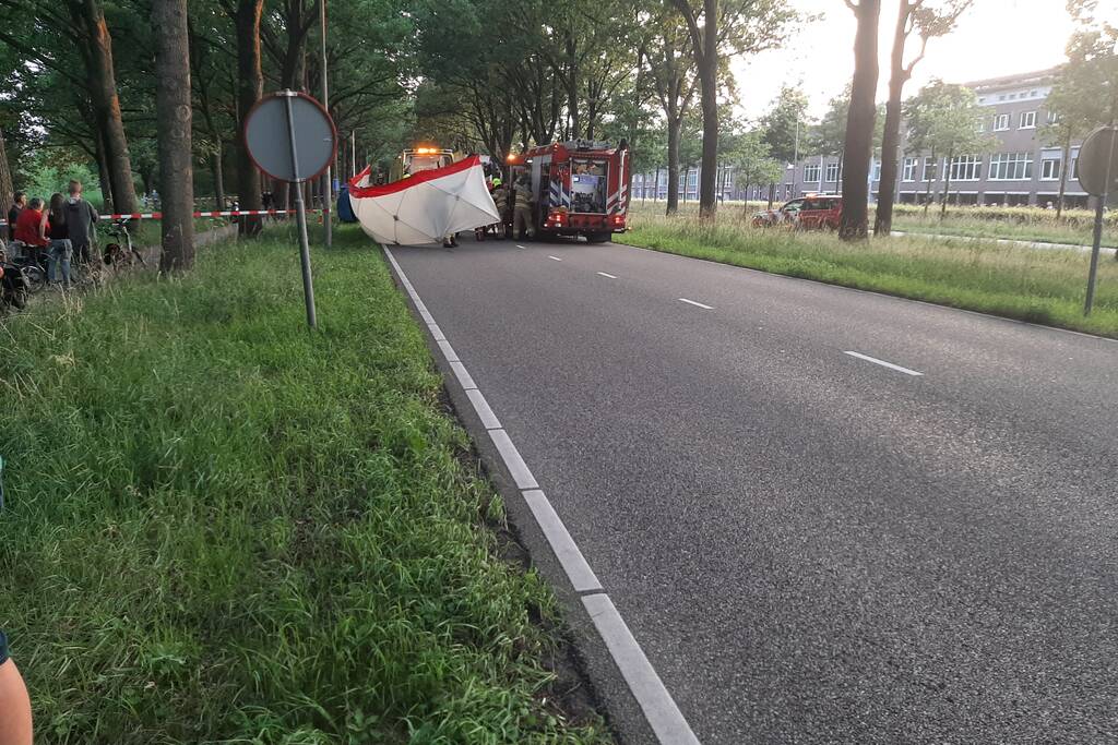 Zeer ernstig ongeval, auto op zijn kant