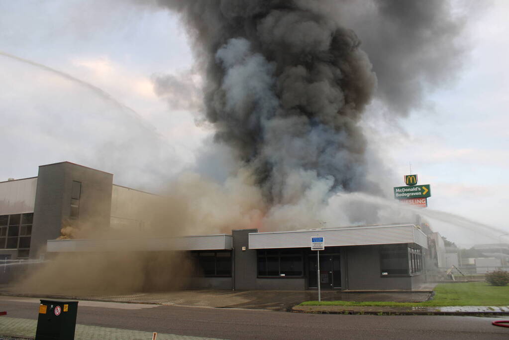 Grote uitslaande brand bij Groenland Kip