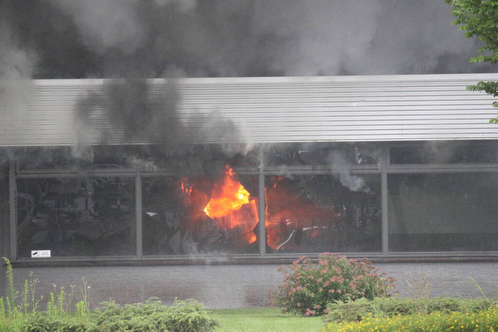 Grote uitslaande brand bij Groenland Kip