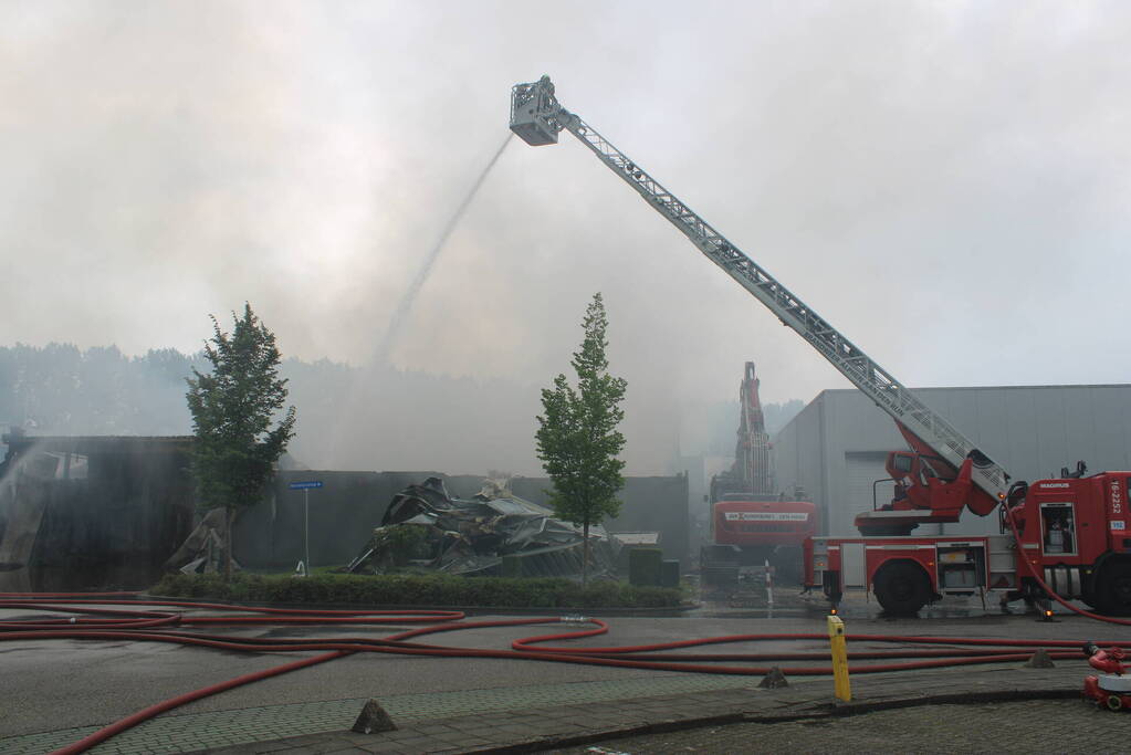 Grote uitslaande brand bij Groenland Kip