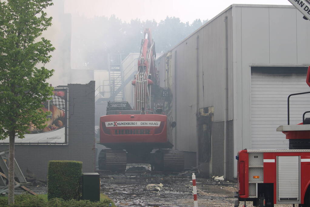Grote uitslaande brand bij Groenland Kip