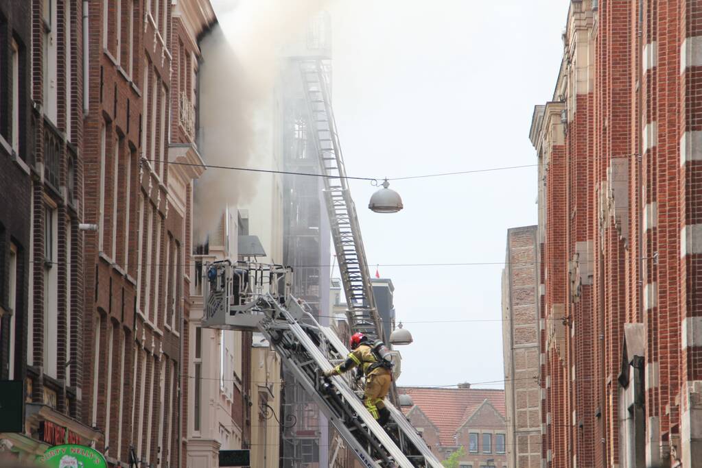 Acht gewonden bij grote brand in hotel Winston