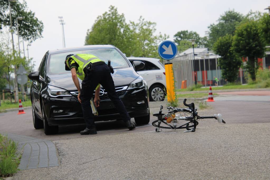 Wielrenner gewond bij ongeval met personenauto