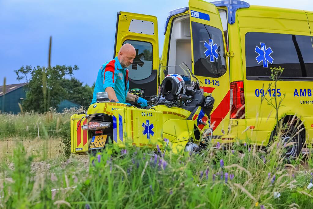 Scooterrijder en fietser botsen