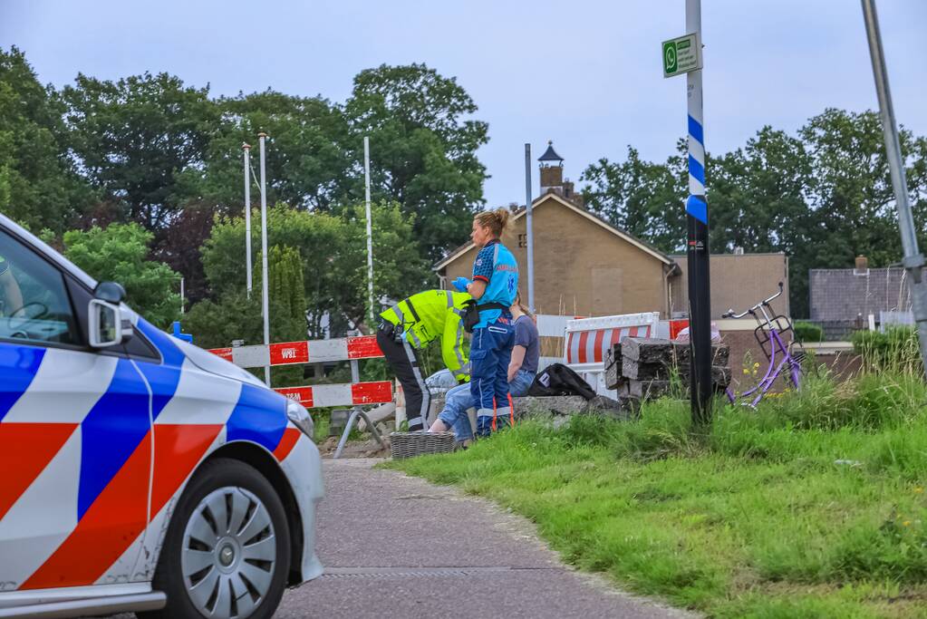 Scooterrijder en fietser botsen