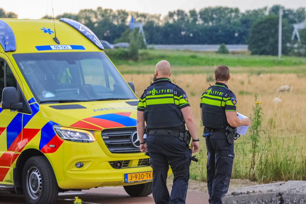 Scooterrijder en fietser botsen