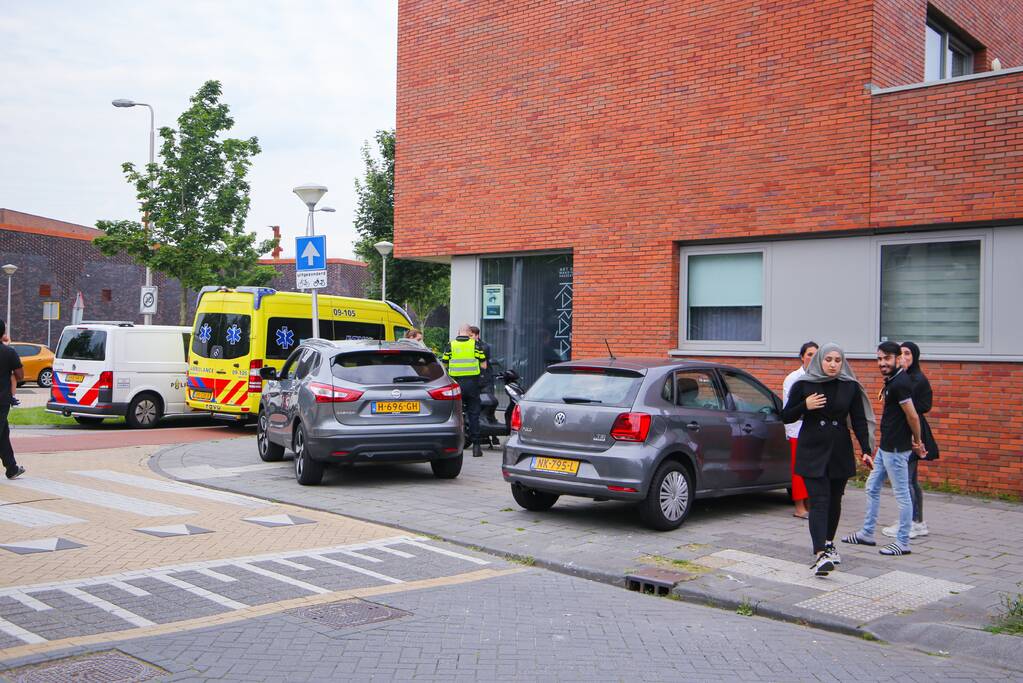 Ongeval tussen scooter en auto op kruising