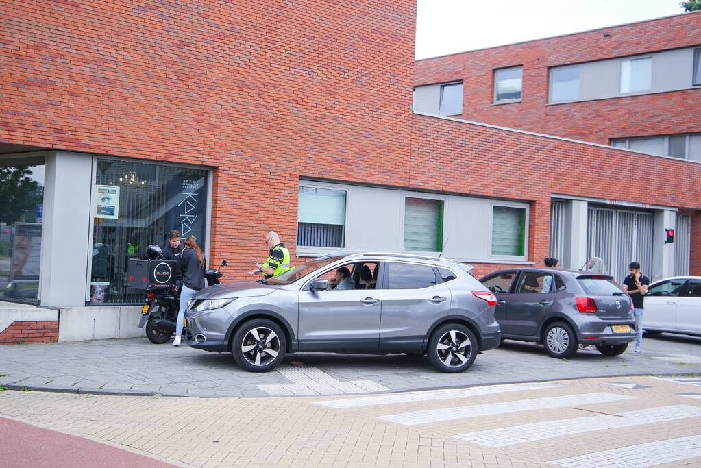 Ongeval tussen scooter en auto op kruising