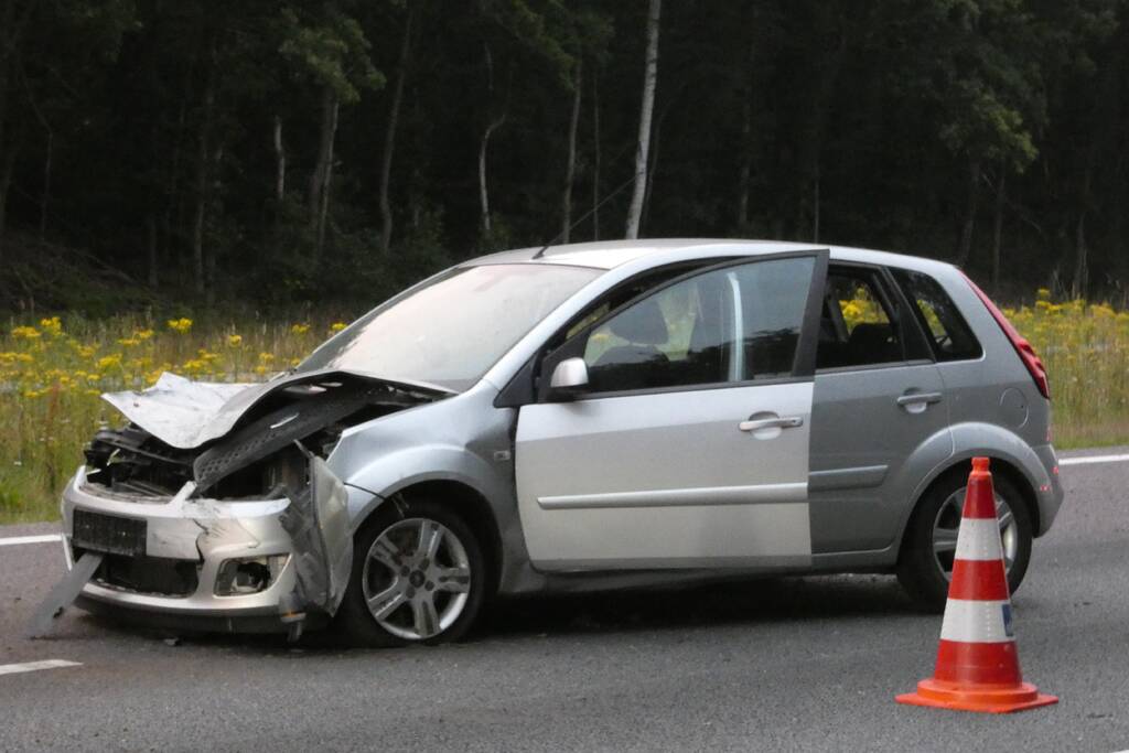 Bestuurder raakt macht over het stuur kwijt en raakt in slip