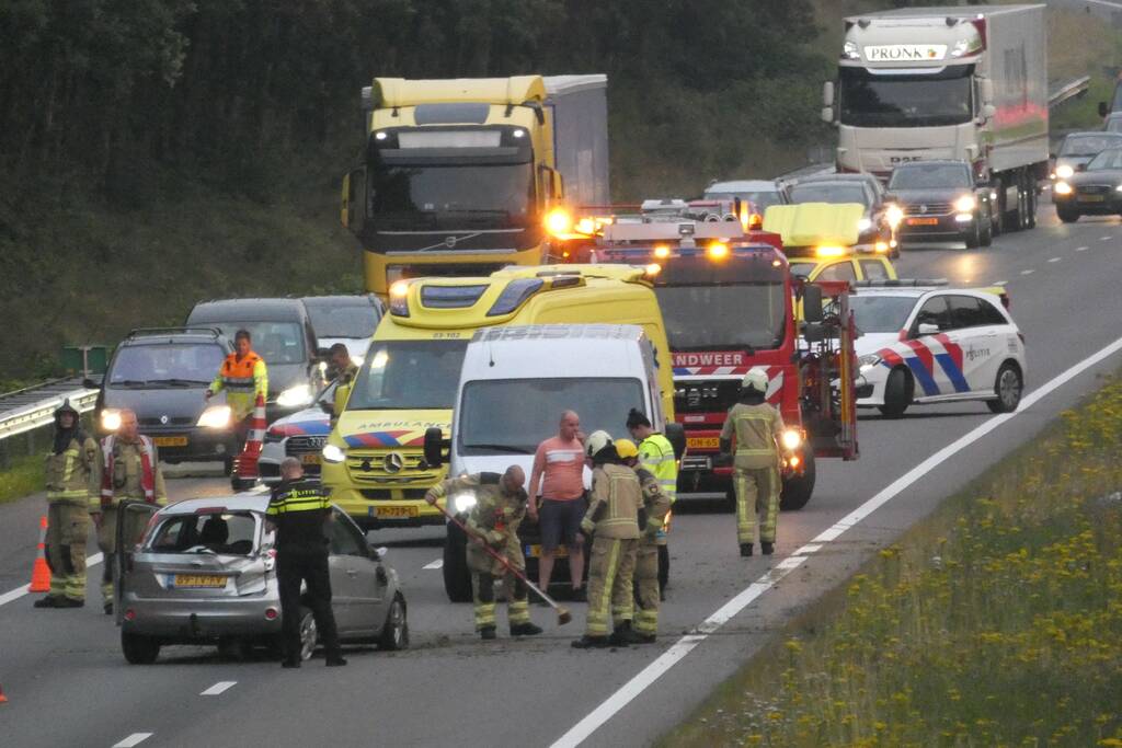 Bestuurder raakt macht over het stuur kwijt en raakt in slip