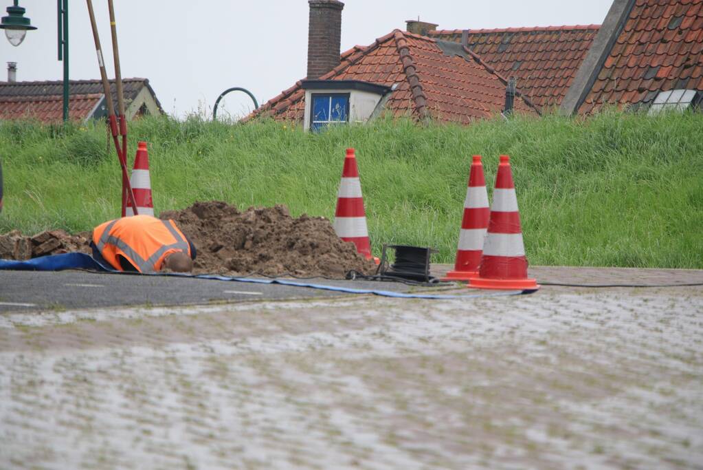 Parkeerplaats opengebroken door waterlekkage