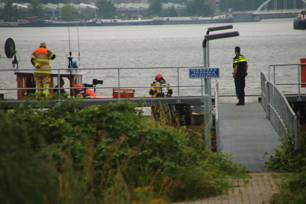 Brand in machinekamer van binnenvaartschip