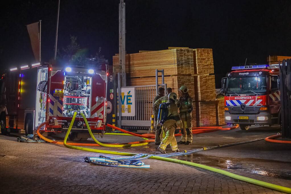 Brand in loods op bedrijventerrein