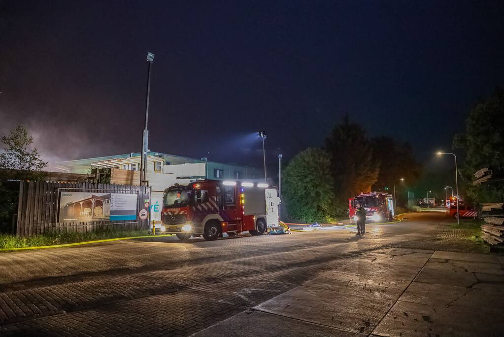 Brand in loods op bedrijventerrein