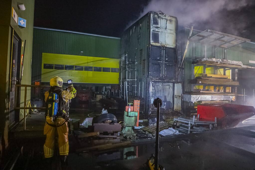 Brand in loods op bedrijventerrein