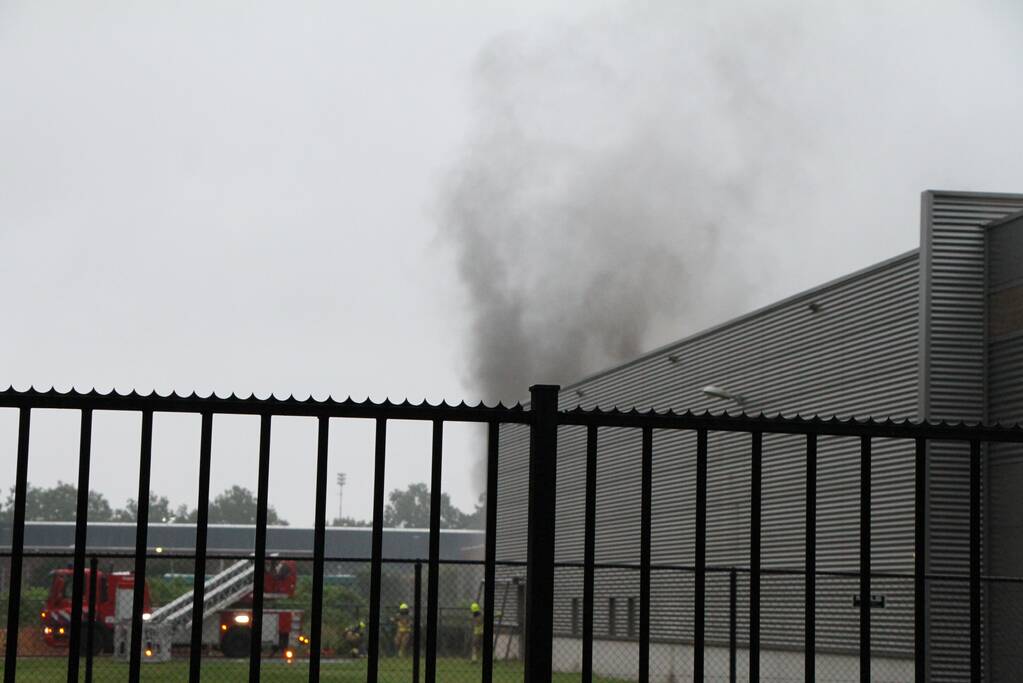 Zeer grote brand in bedrijfspand