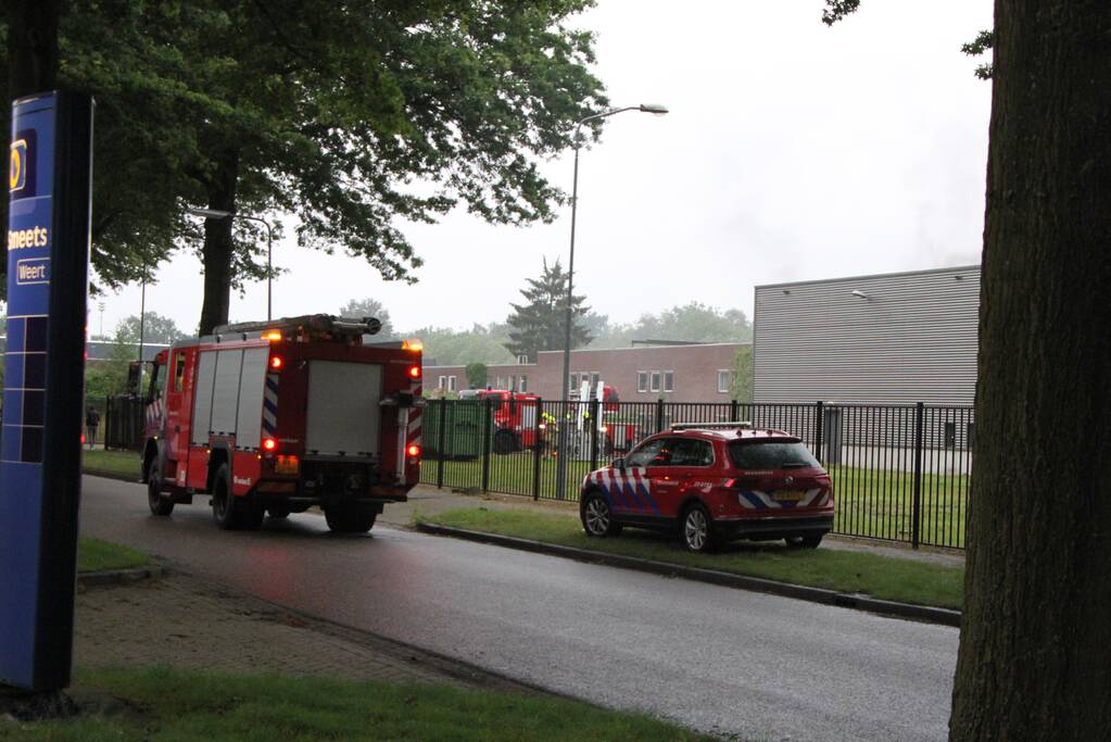 Zeer grote brand in bedrijfspand