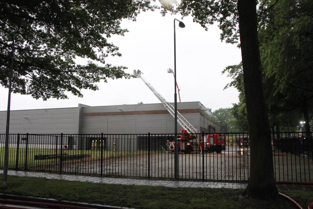 Zeer grote brand in bedrijfspand