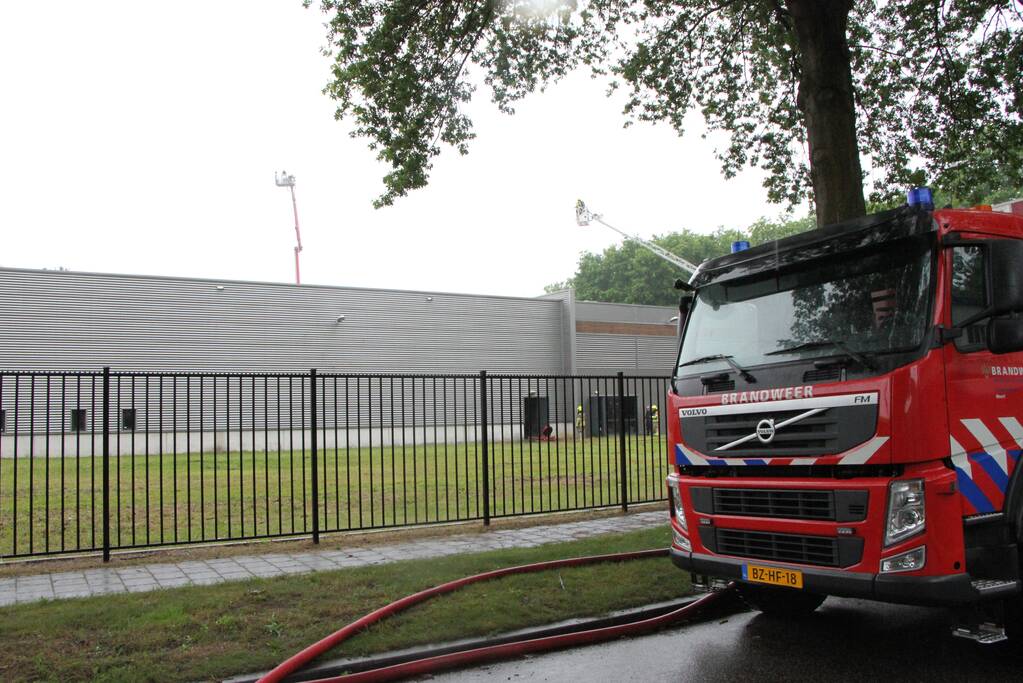 Zeer grote brand in bedrijfspand