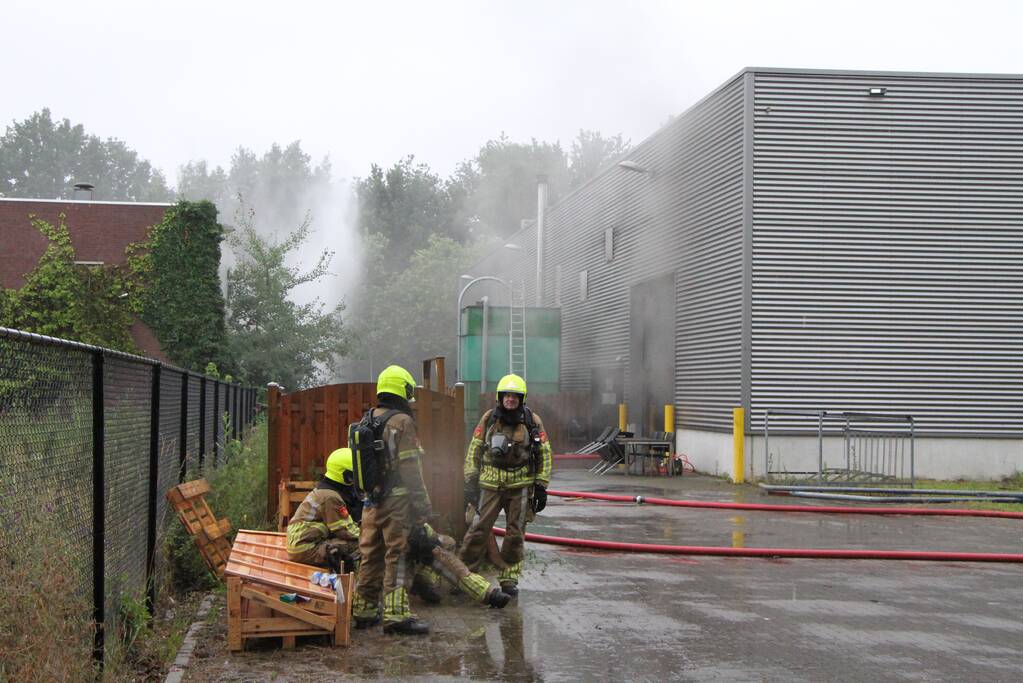 Zeer grote brand in bedrijfspand