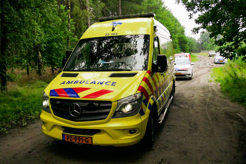 Persoon gewond tijdens illegaal crossen in bos