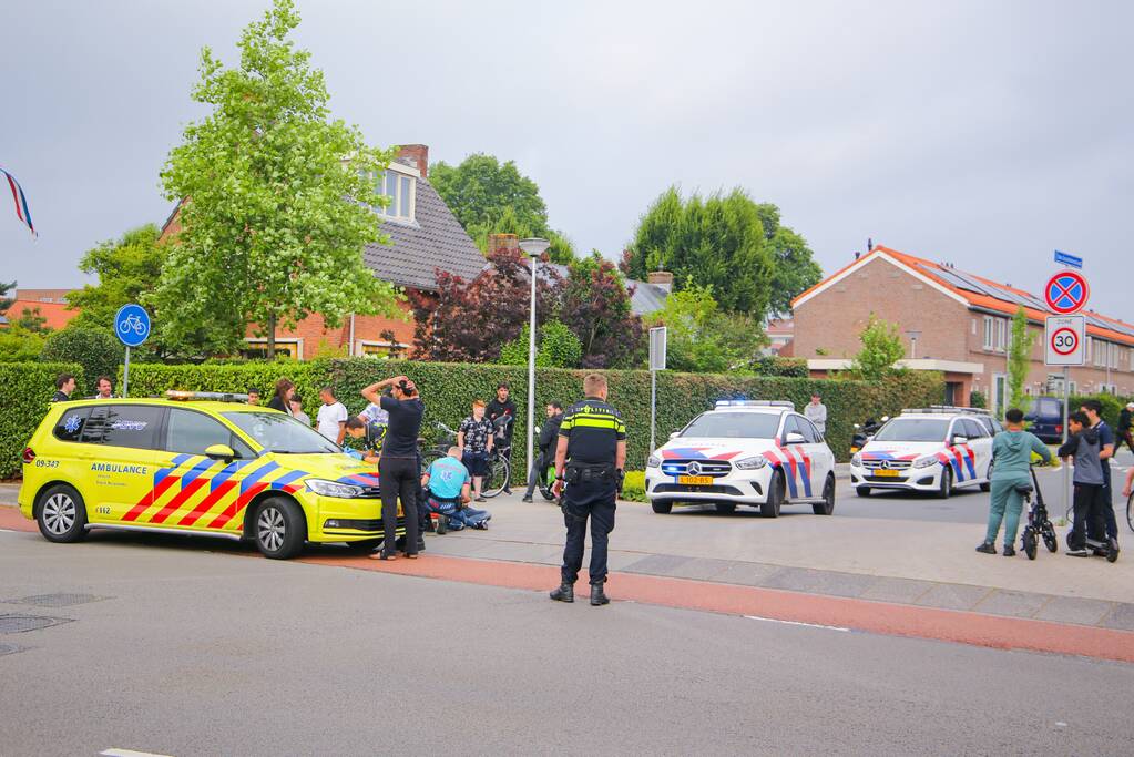 Jonge fietser gewond bij botsing met een personenauto