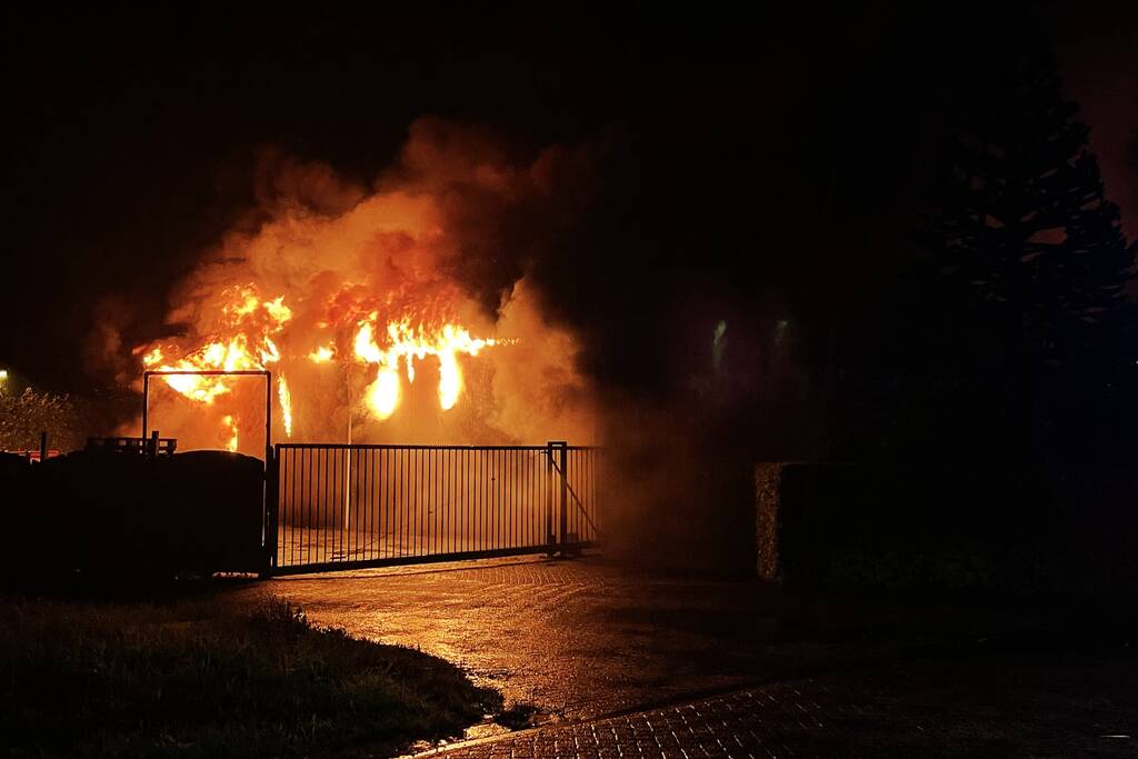 Kalven gered bij grote brand