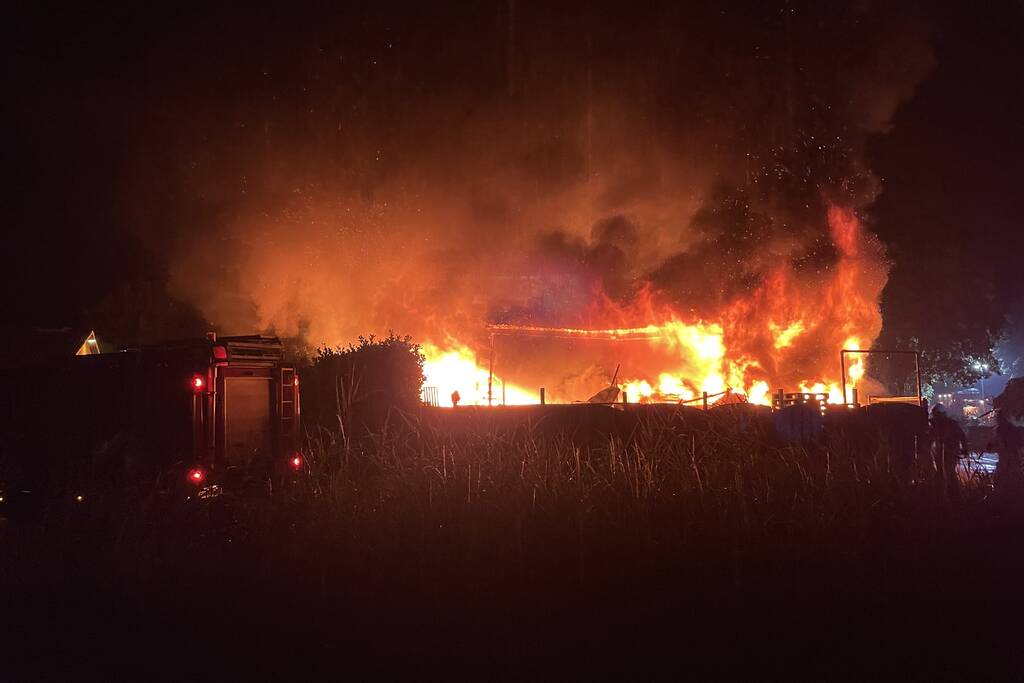 Kalven gered bij grote brand