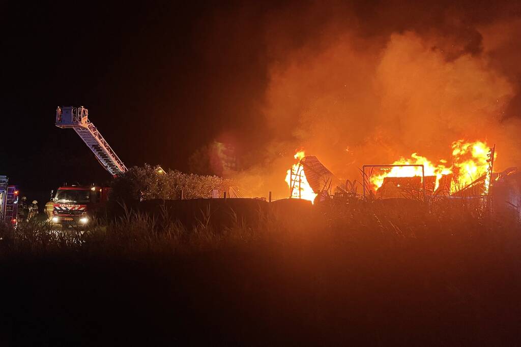 Kalven gered bij grote brand