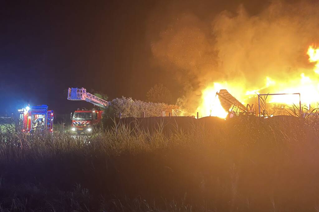 Kalven gered bij grote brand