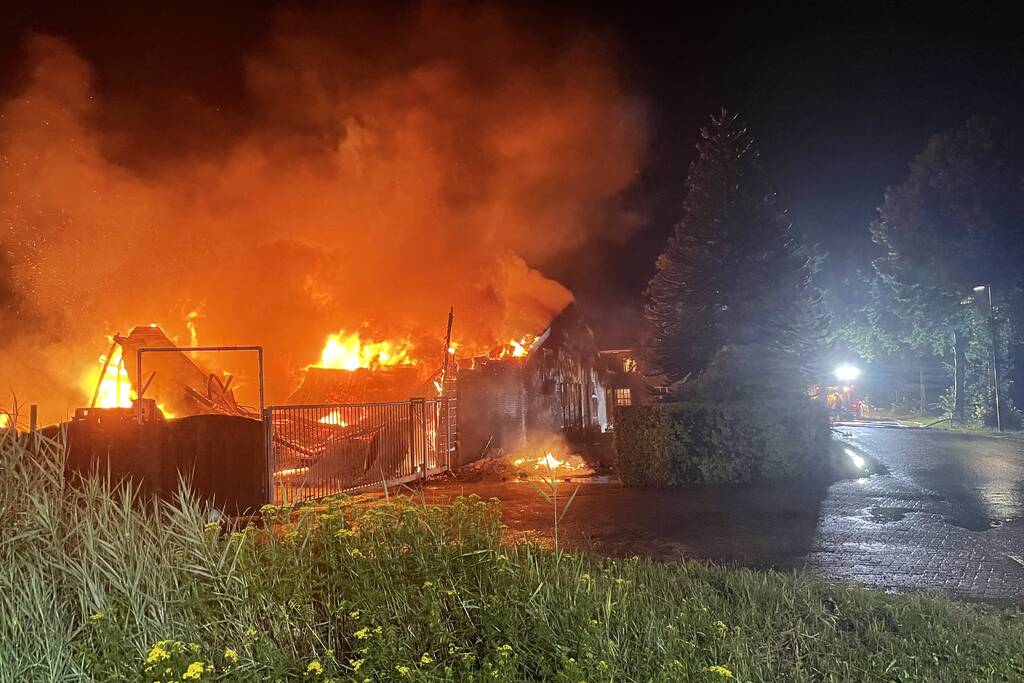 Kalven gered bij grote brand