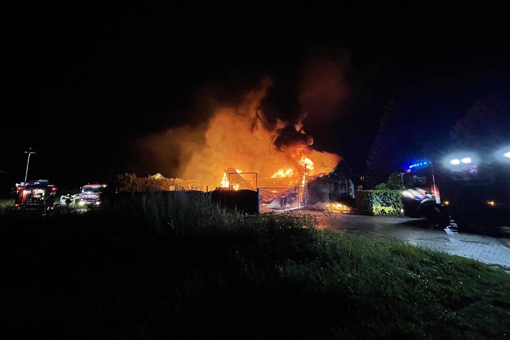 Kalven gered bij grote brand