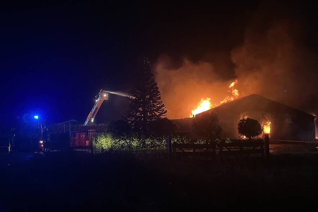 Kalven gered bij grote brand