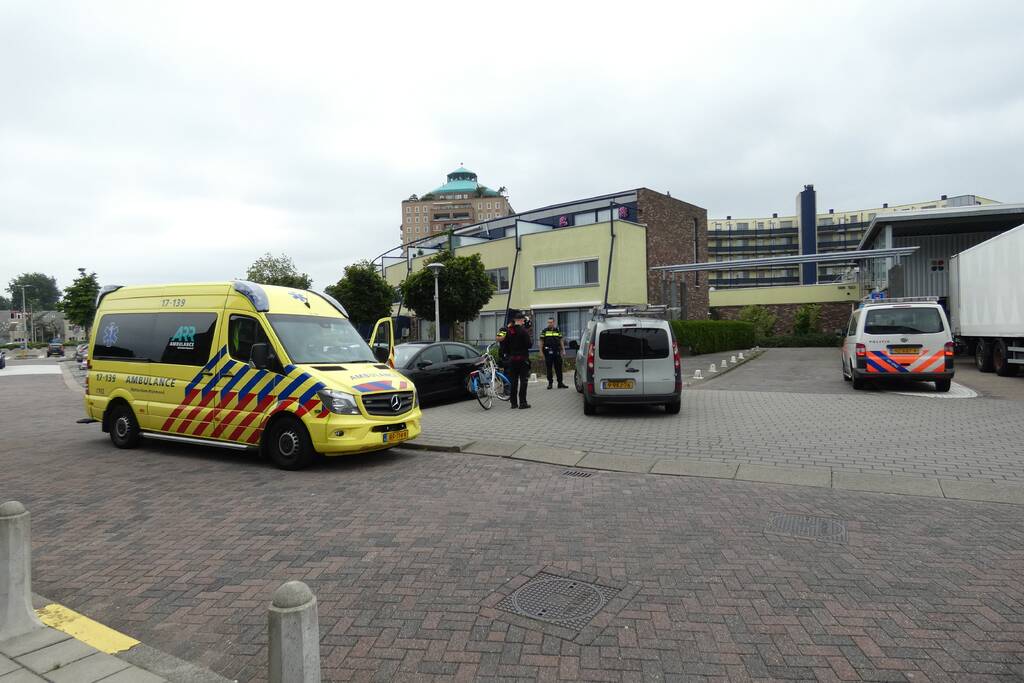 Fietser gewond bij botsing met bestelbus